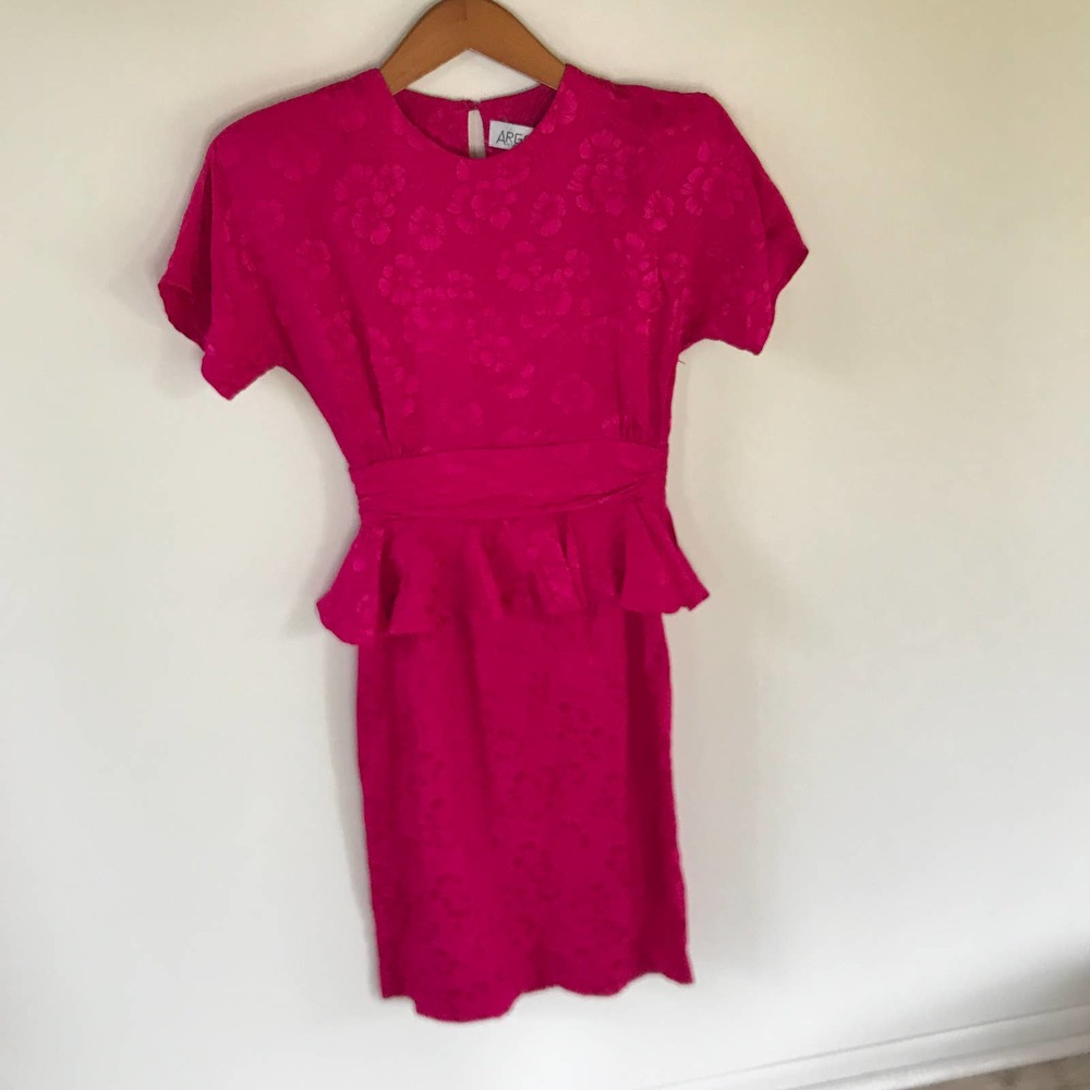 Argenti petites size 2 vintage 1980's 100% silk hot pink sheath dress peplum